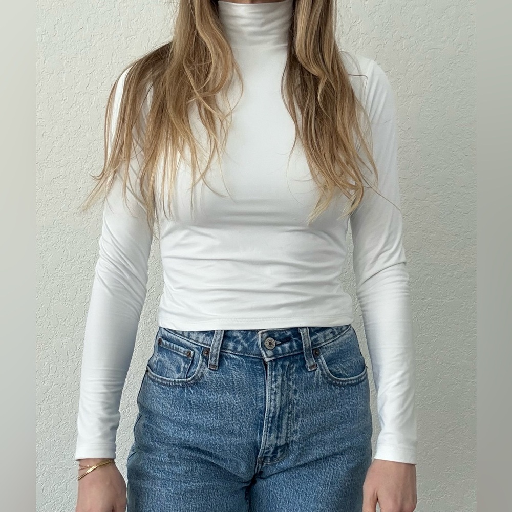 Abercrombie White Mock Neck Long Sleeve Top - Women’s Small - Picture 3 of 6